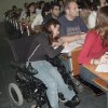 persona con discapacidad en aula no accesible